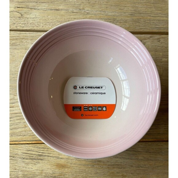 Le Creuset Stoneware Vancouver Serving Bowl 2 3/8 qt 9 3/8 in Shell Pink NEW - Picture 3 of 8